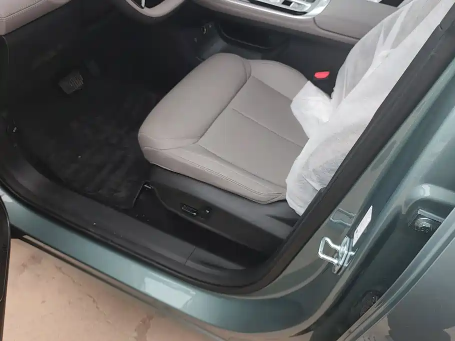 Geely Boyue L — миниатюра 9
