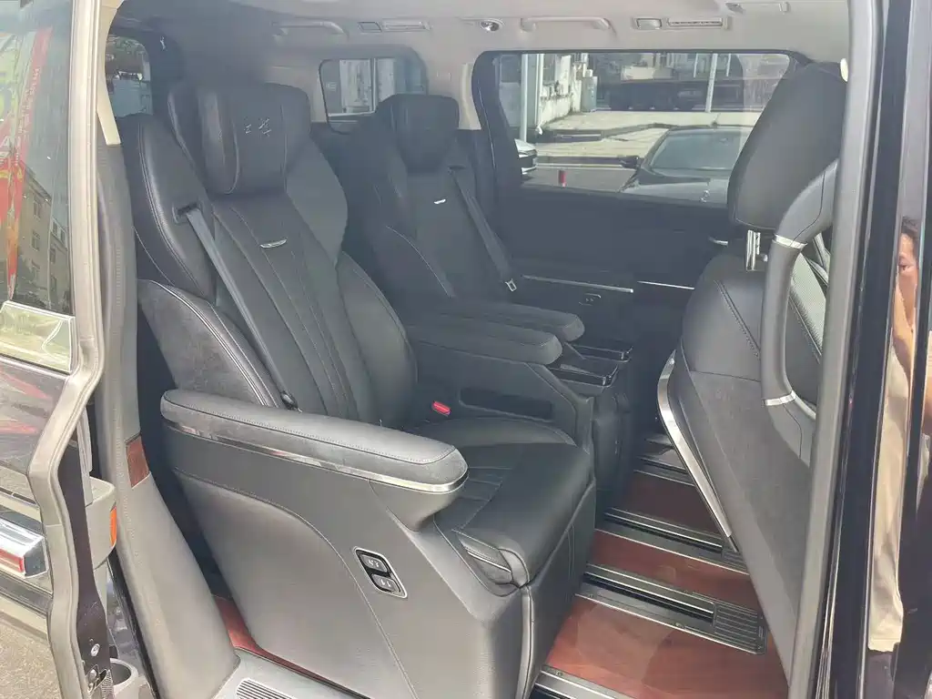 Hongqi Hongqi HQ9 PHEV — миниатюра 4