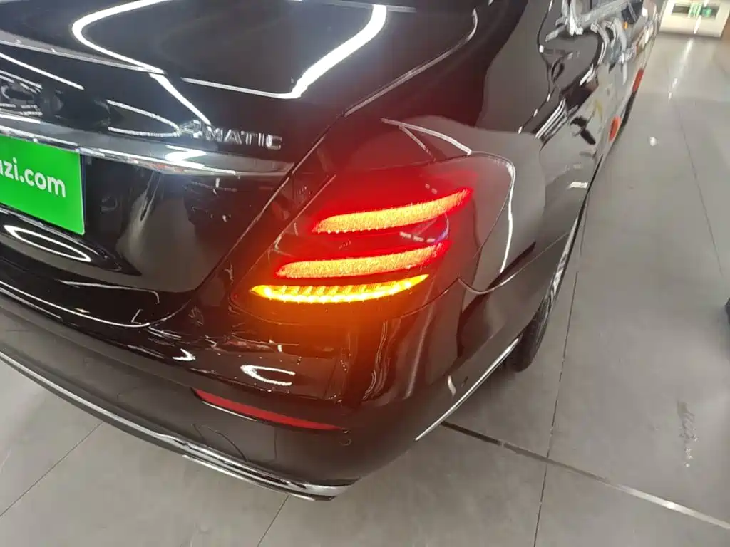Mercedes-Benz E-Class — миниатюра 8