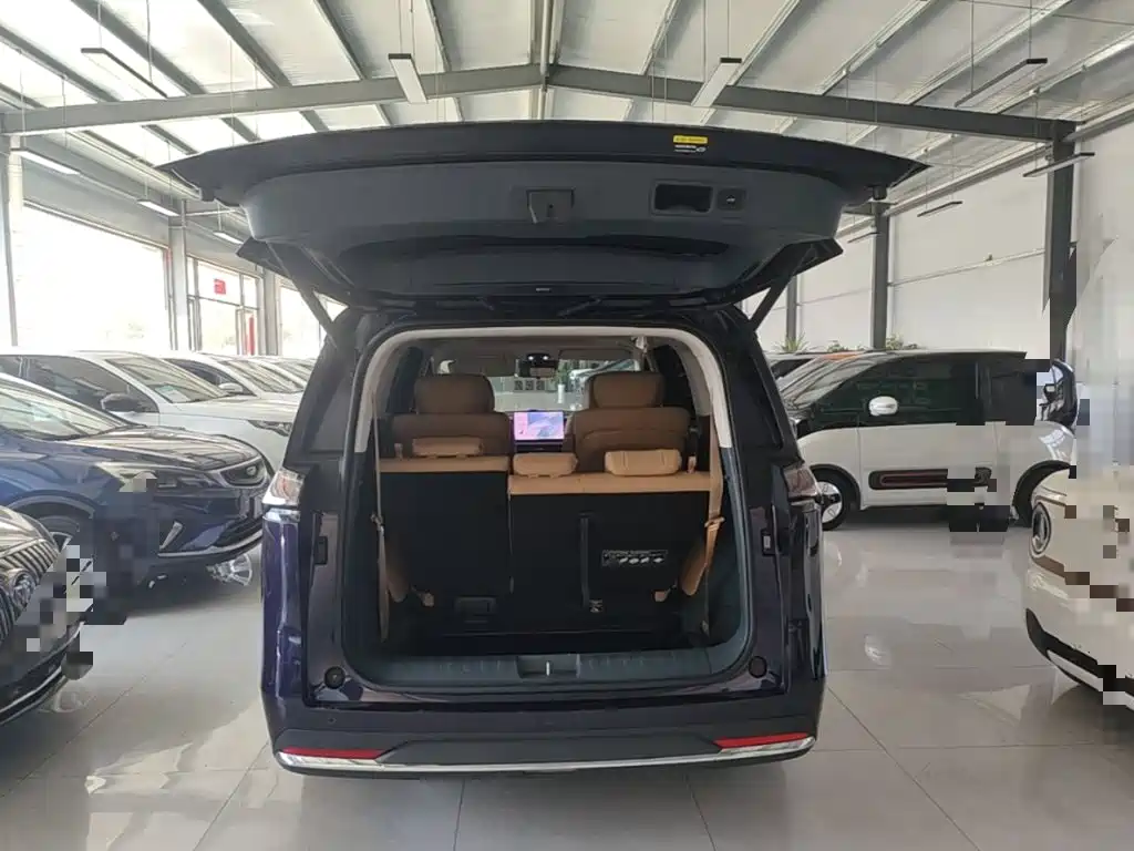 GAC Motor Trumpchi E8 PHEV — миниатюра 19