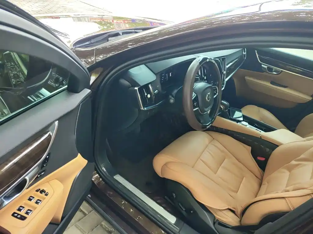 Volvo S90 — миниатюра 16