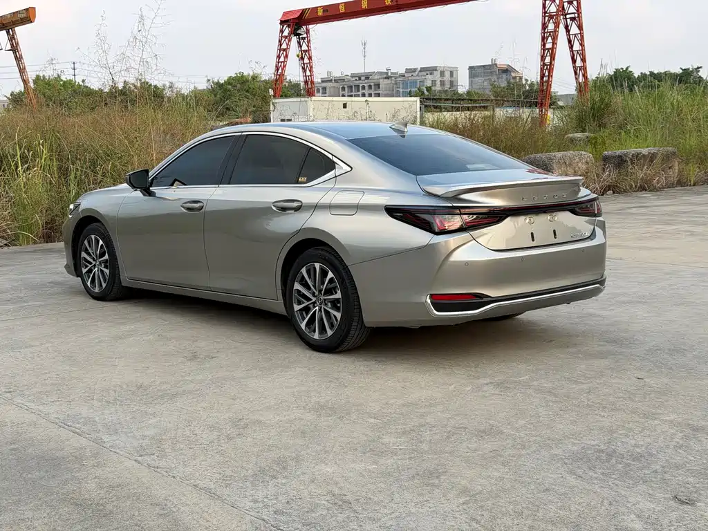 Lexus ES — миниатюра 14