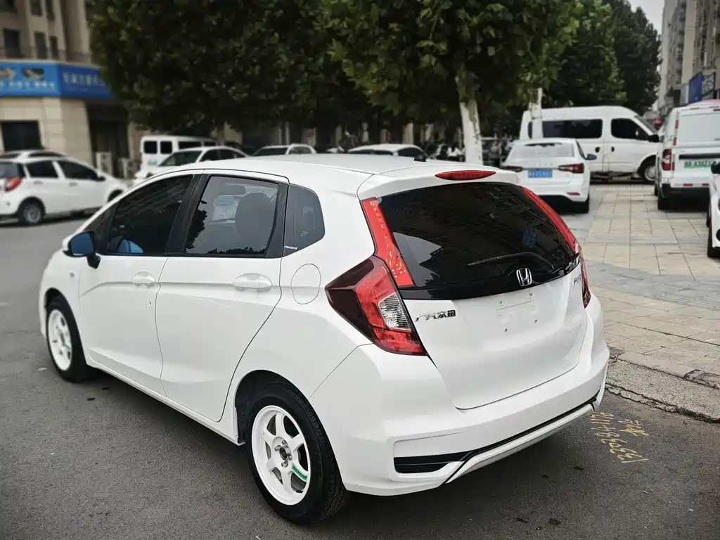 Honda Fit — миниатюра 7