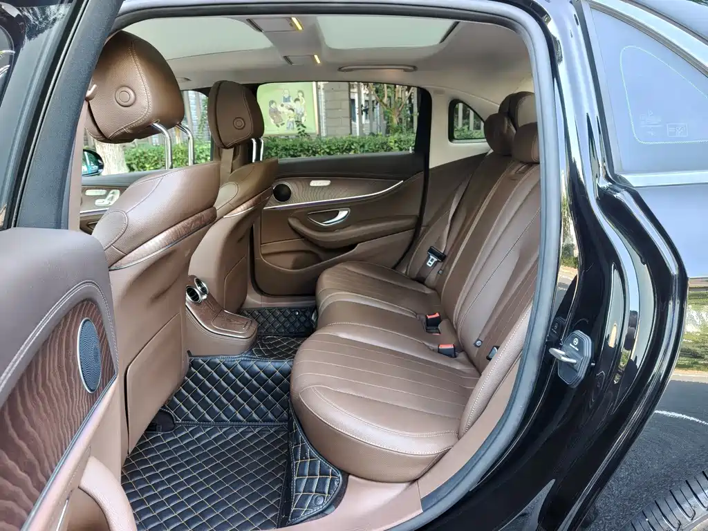 Mercedes-Benz E-Class — миниатюра 10