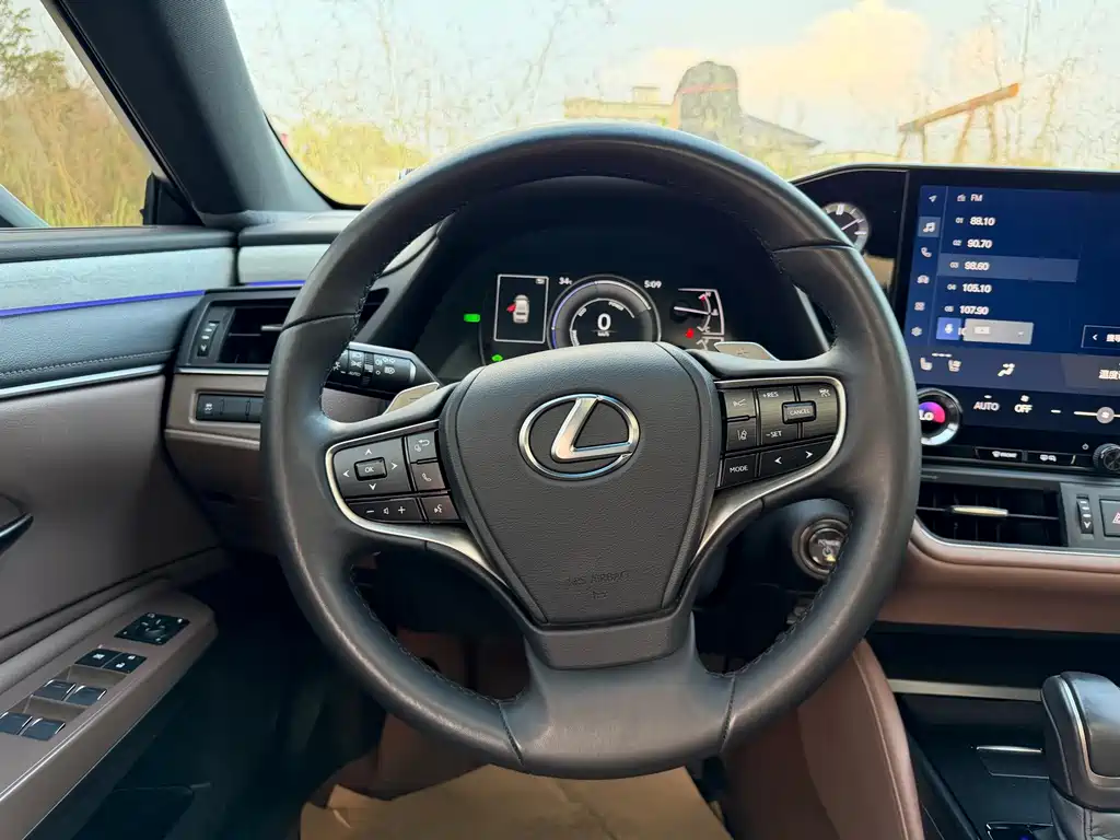 Lexus ES — миниатюра 11