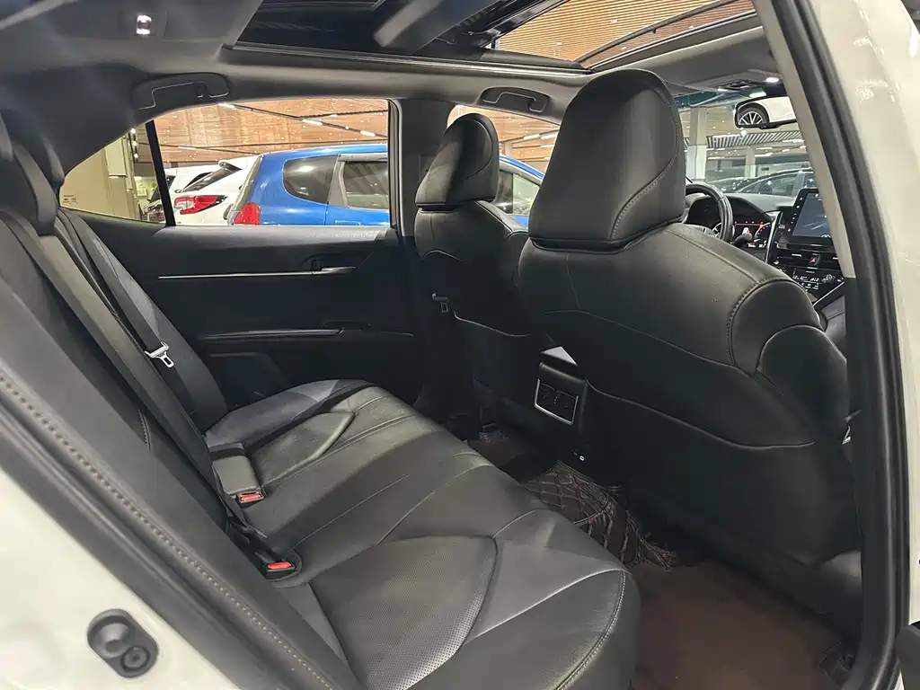 Toyota Camry — миниатюра 14