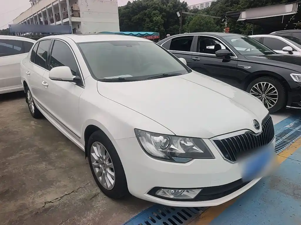 Skoda Superb — миниатюра 4