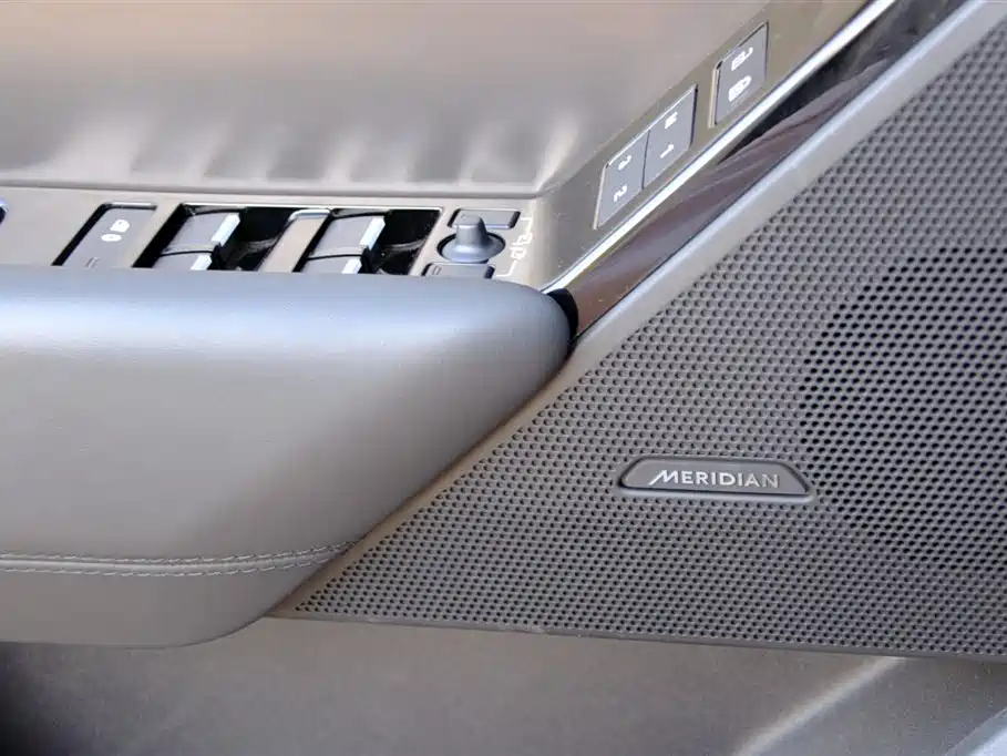 Land Rover Velar — миниатюра 16