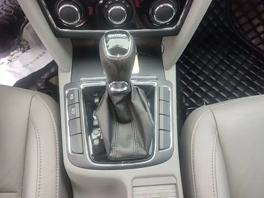 Skoda Superb — миниатюра 14