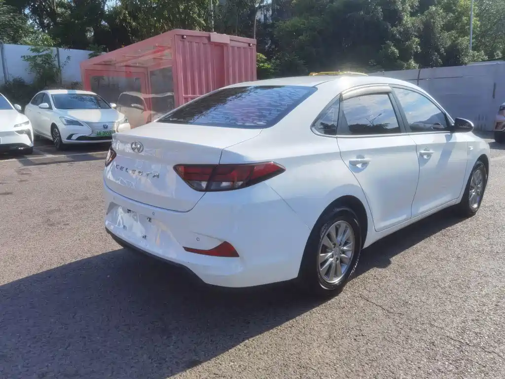 Hyundai Elantra — миниатюра 4