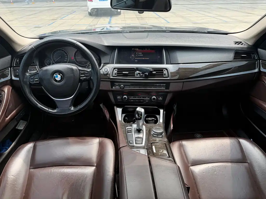 BMW 5 Series — миниатюра 12