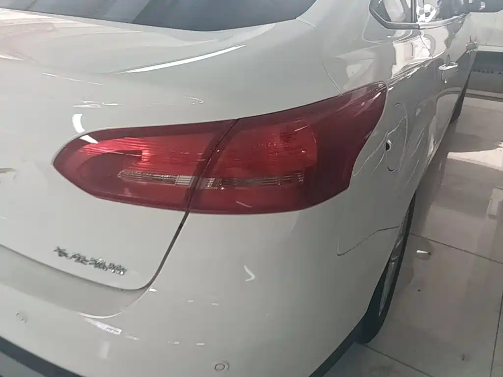 Ford Focus — миниатюра 8