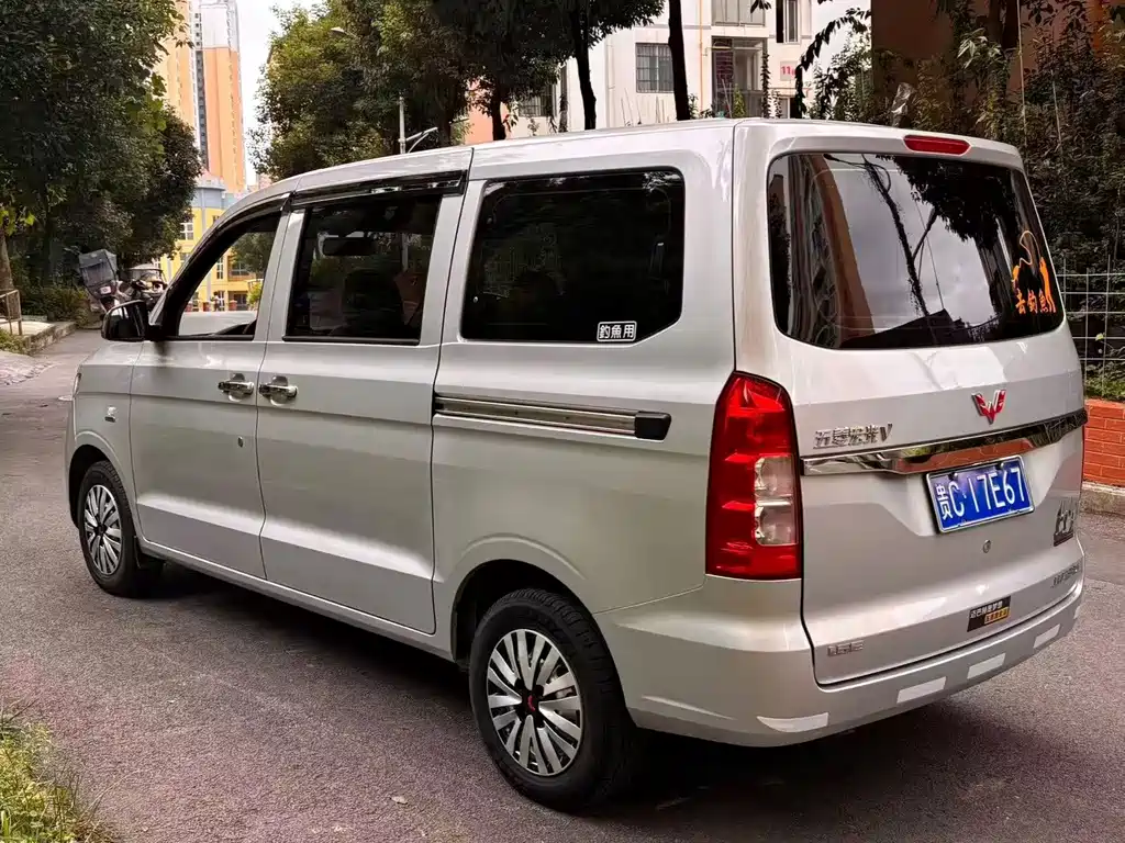 Wuling Hongguang V — миниатюра 2