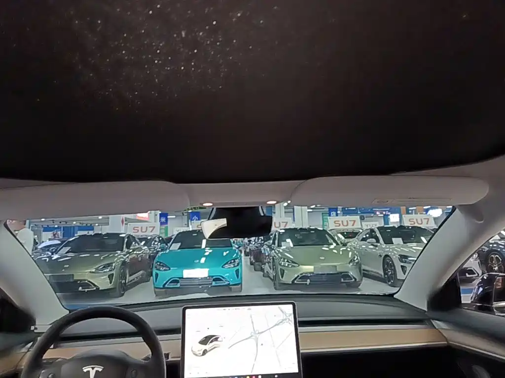 Tesla Model 3 — миниатюра 18