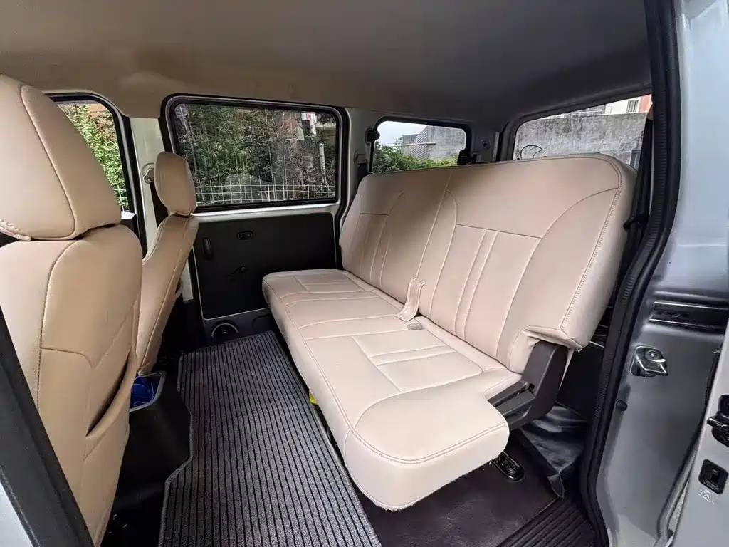 Wuling Hongguang V — миниатюра 9