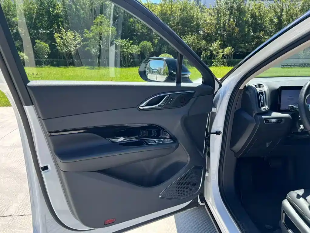 Hongqi Hongqi HS3 PHEV — миниатюра 5