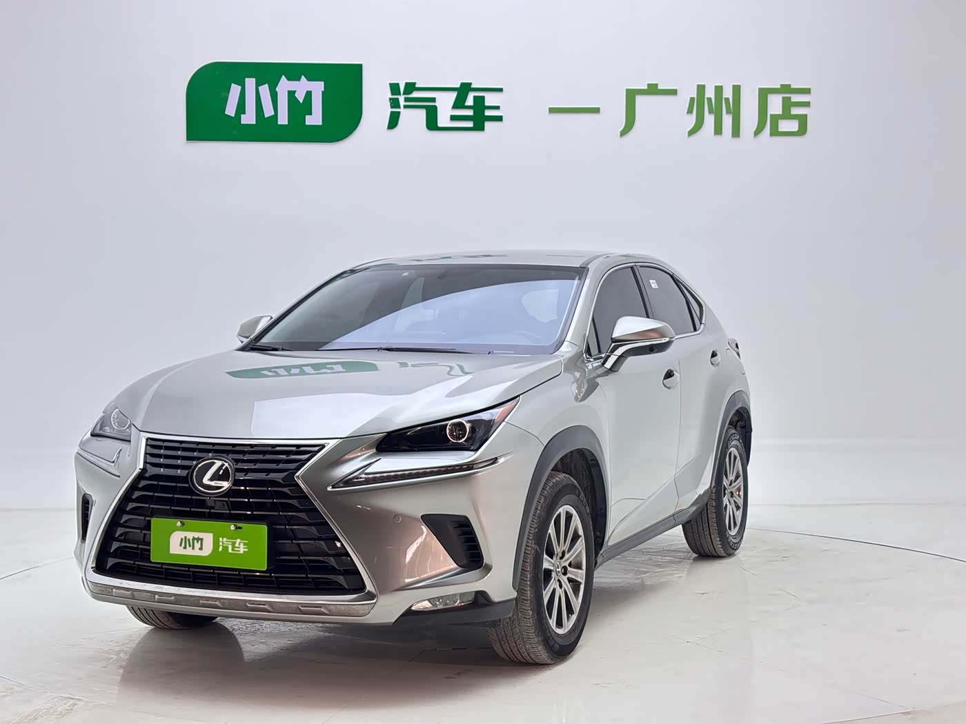 Lexus NX 2.0 л 2021 г. Серебристо-серый, пробег 36000 км