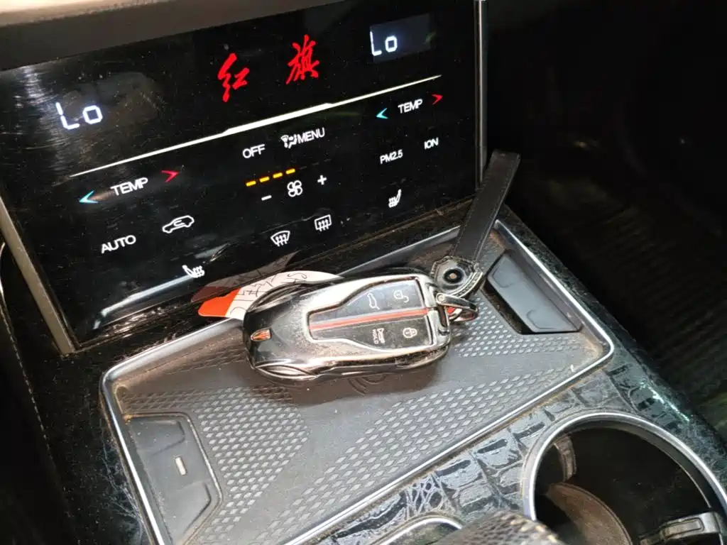 Hongqi Hongqi HS7 — миниатюра 9