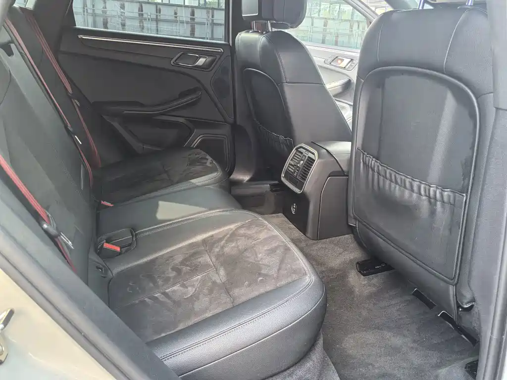 Porsche Macan — миниатюра 11