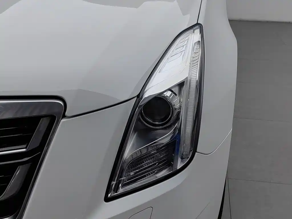 Cadillac XTS — миниатюра 7