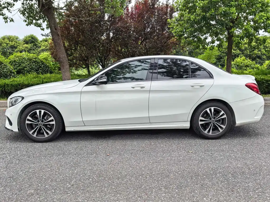 Mercedes-Benz C-Class — миниатюра 15
