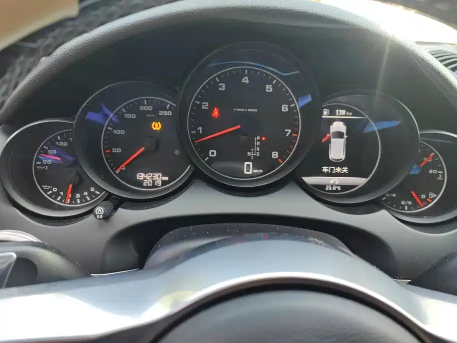 Porsche Cayenne — миниатюра 14