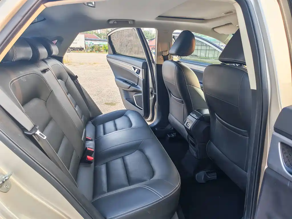 Geely Emgrand GL — миниатюра 9