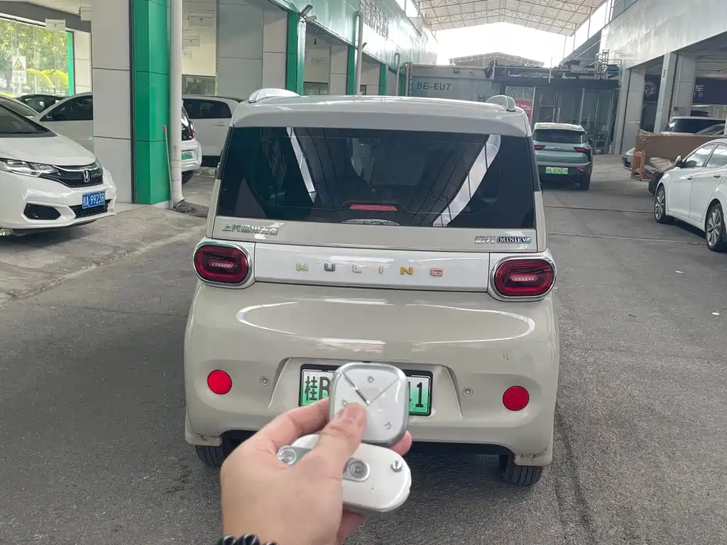 Wuling MINIEV — миниатюра 6