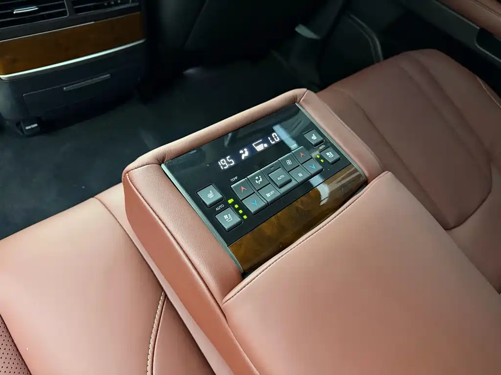 Lexus LX — миниатюра 15