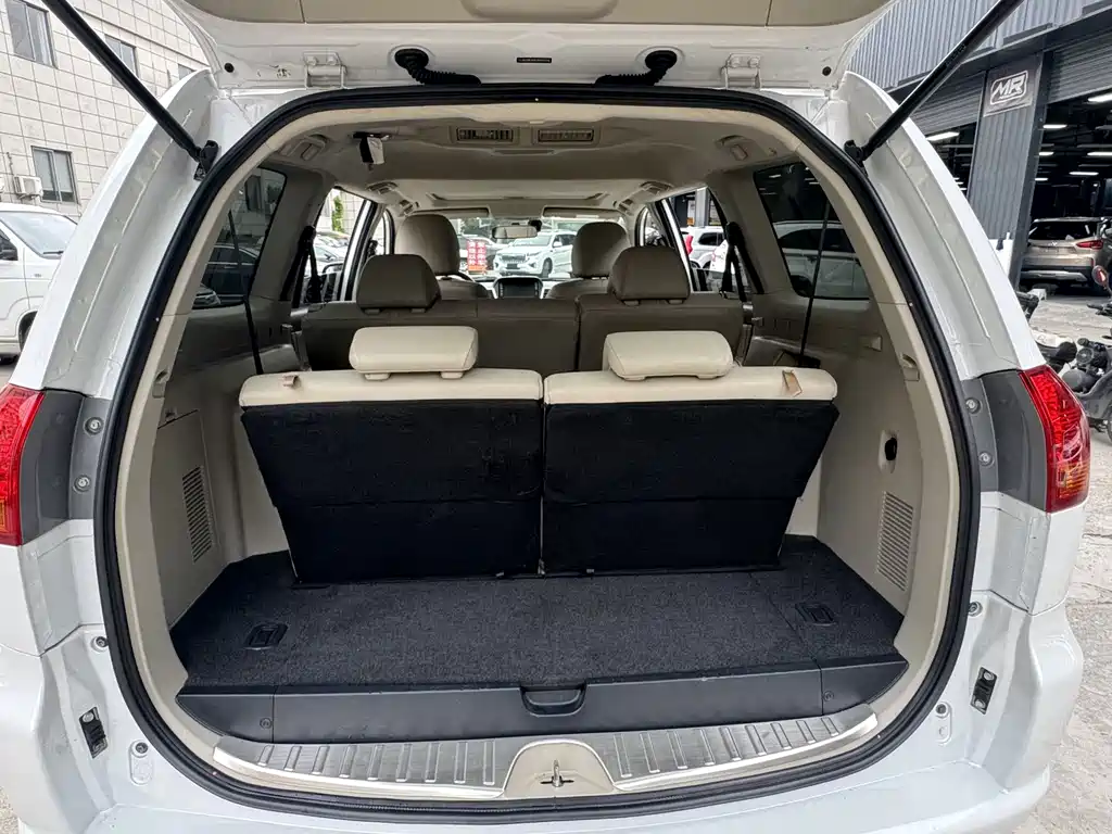 Mitsubishi Pajero Sport — миниатюра 11