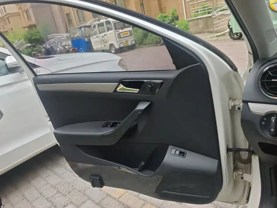 Volkswagen Jetta — миниатюра 7