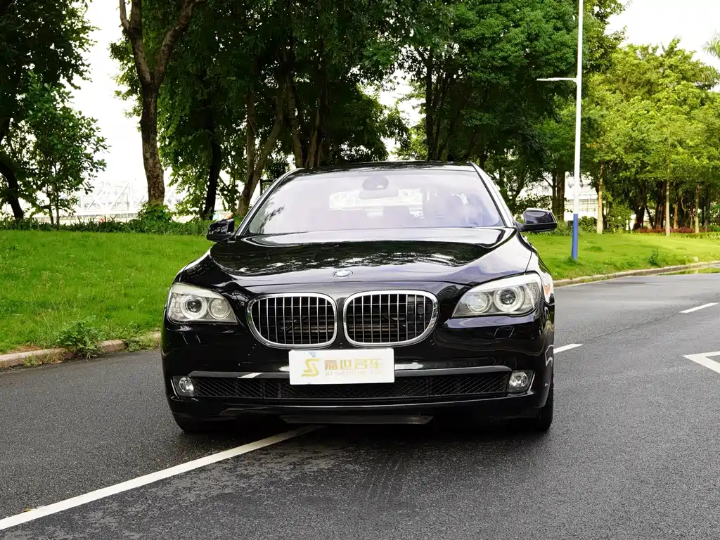 BMW 7 Series — миниатюра 2