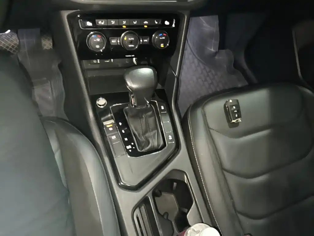 Volkswagen Tiguan L — миниатюра 14