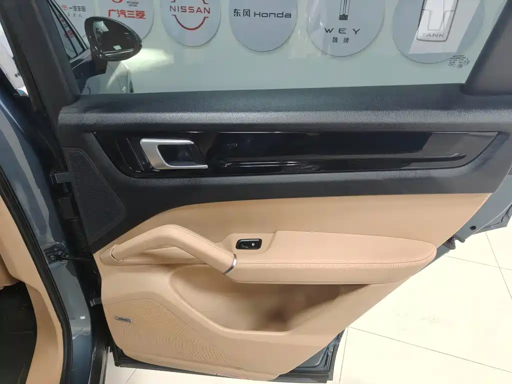 Porsche Cayenne Hybrid — миниатюра 23