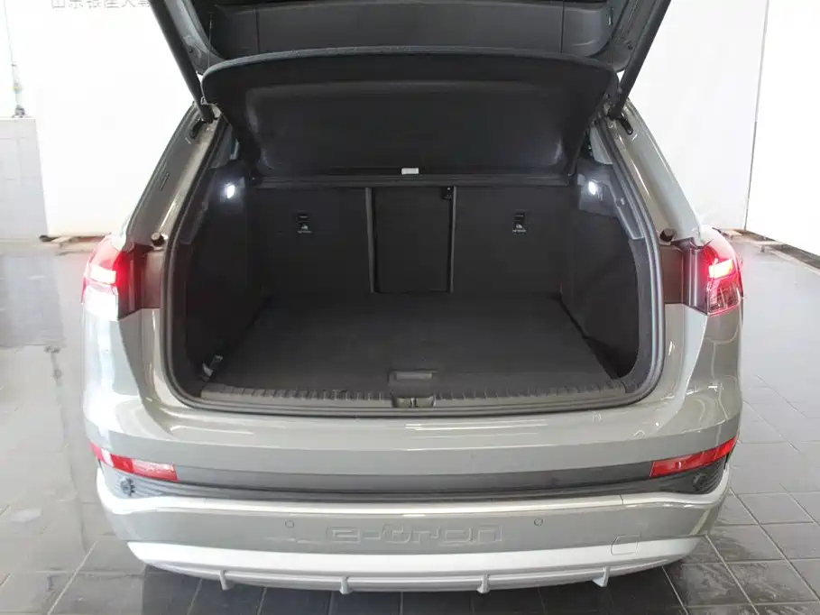 Audi Q4 e-tron — миниатюра 7