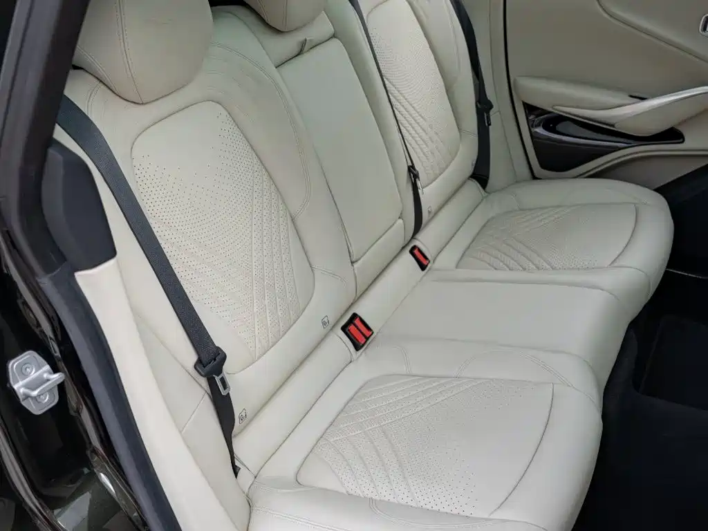 Aston Martin DBX — миниатюра 20