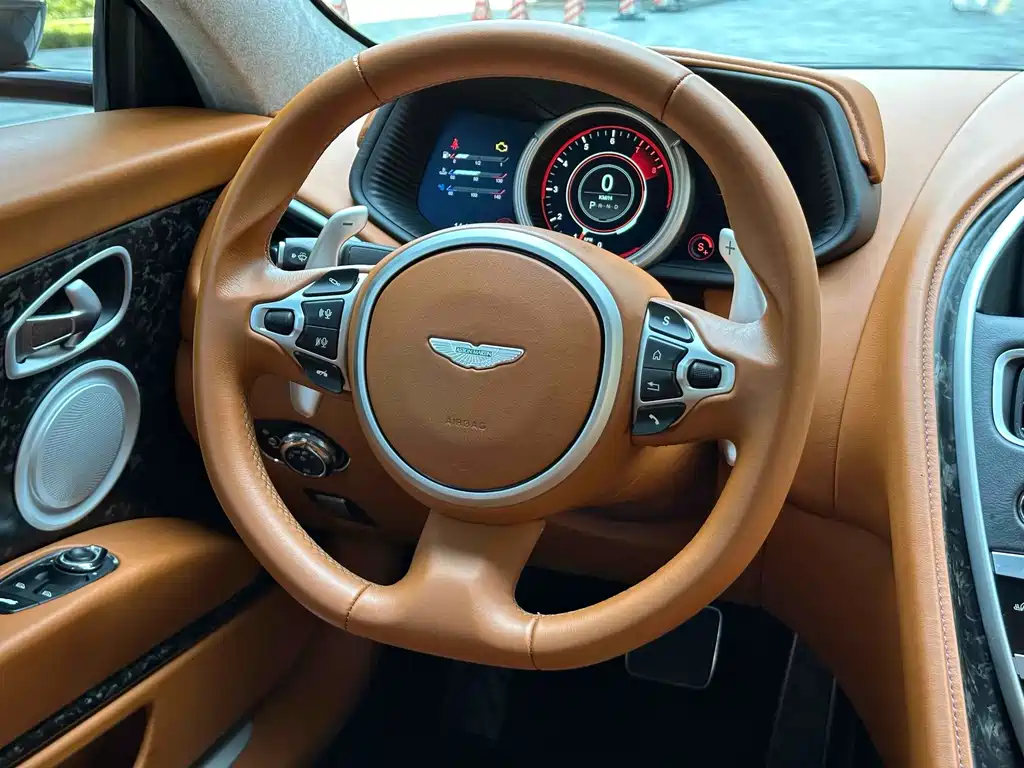 Aston Martin DB11 — миниатюра 17