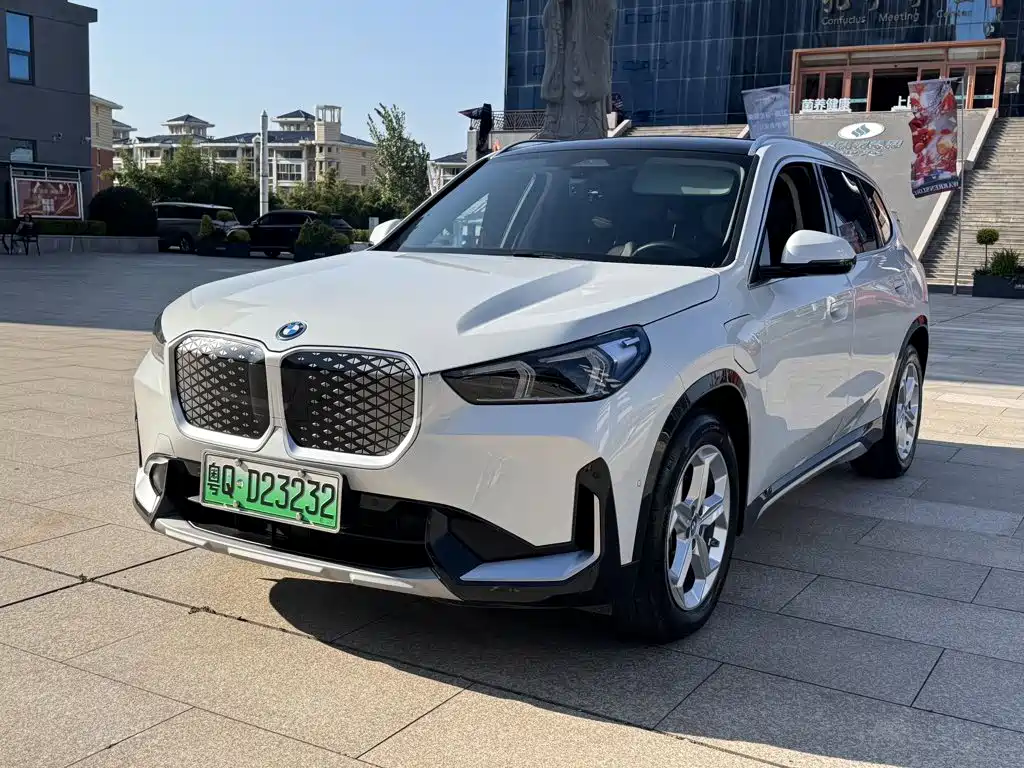 BMW iX1