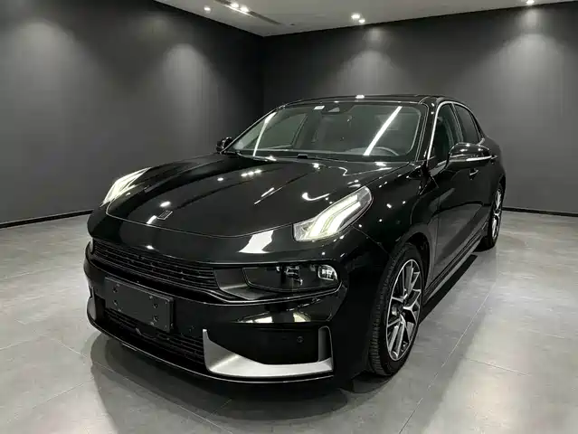 Lynk & Co 03