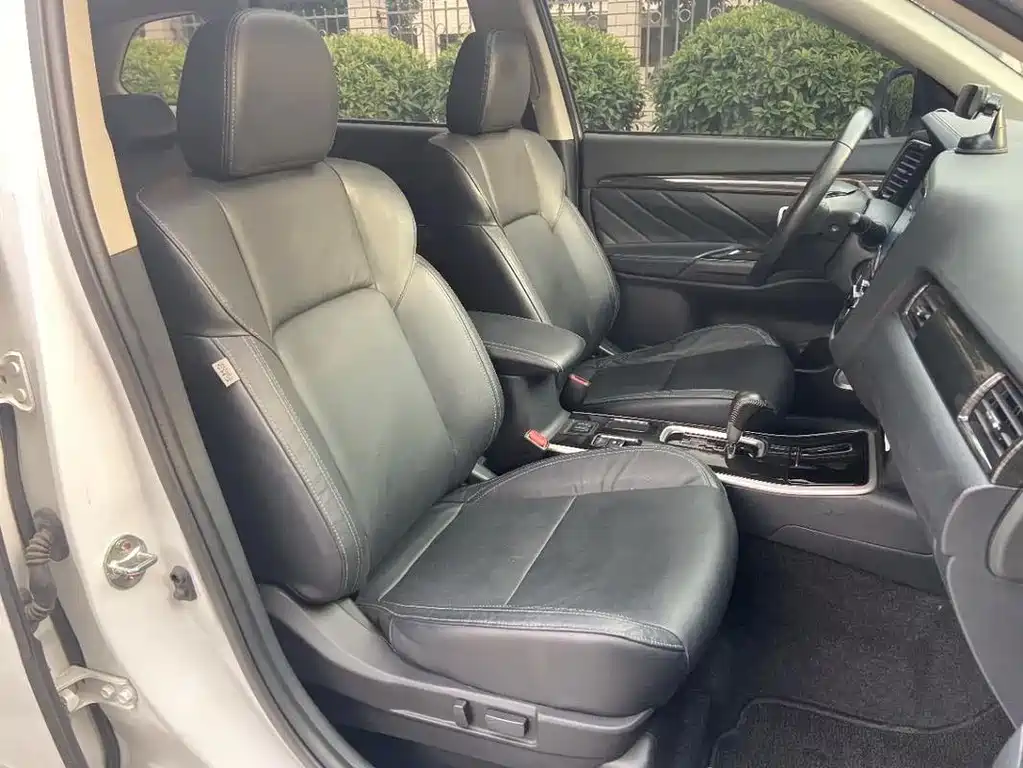 Mitsubishi Outlander — миниатюра 7