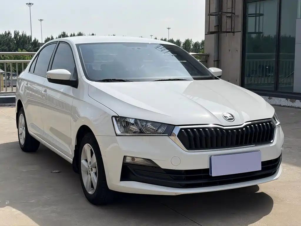 Skoda Rapid — миниатюра 5
