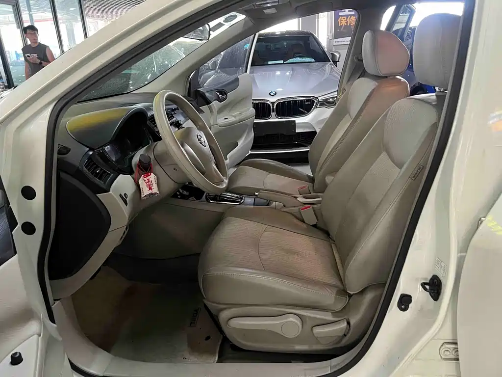Nissan Tiida — миниатюра 5