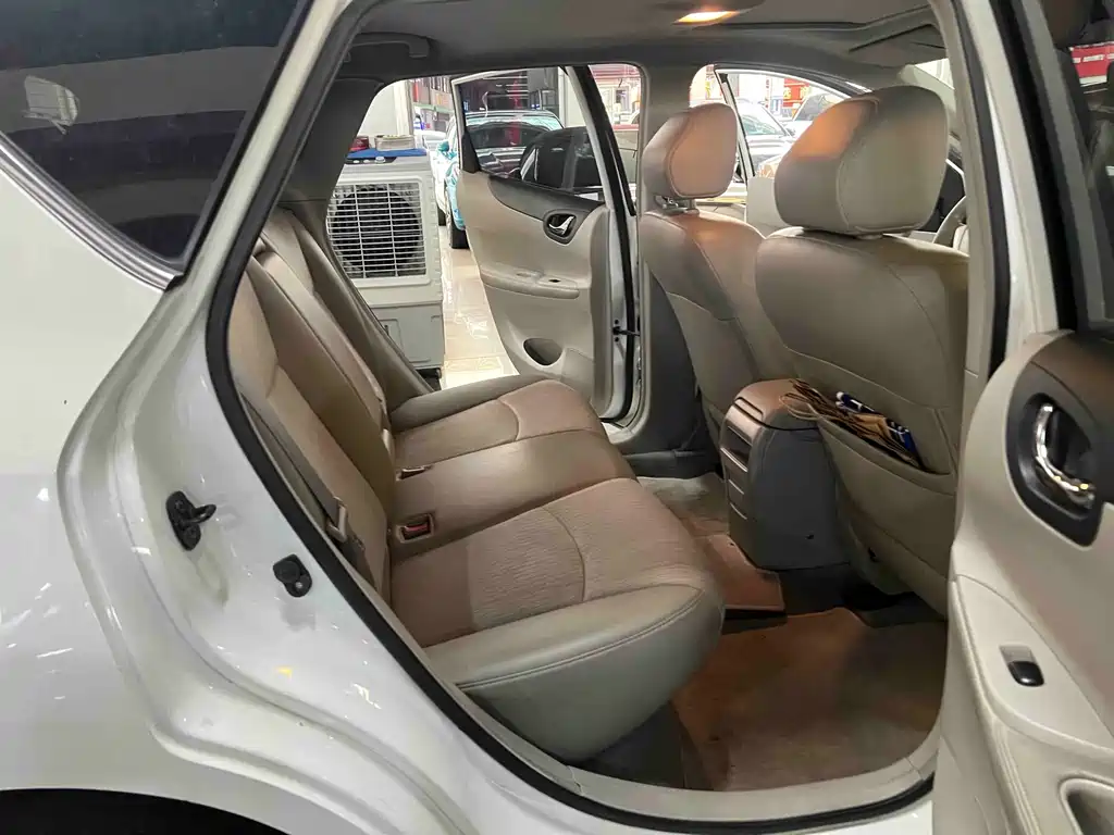 Nissan Tiida — миниатюра 8