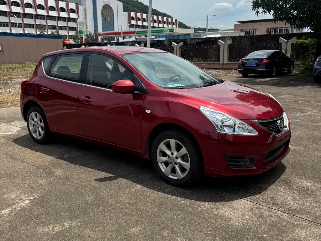 Nissan Tiida — миниатюра 3