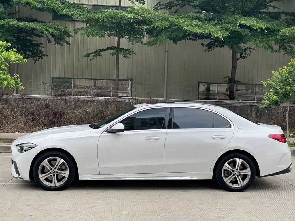 Mercedes-Benz C-Class — миниатюра 14