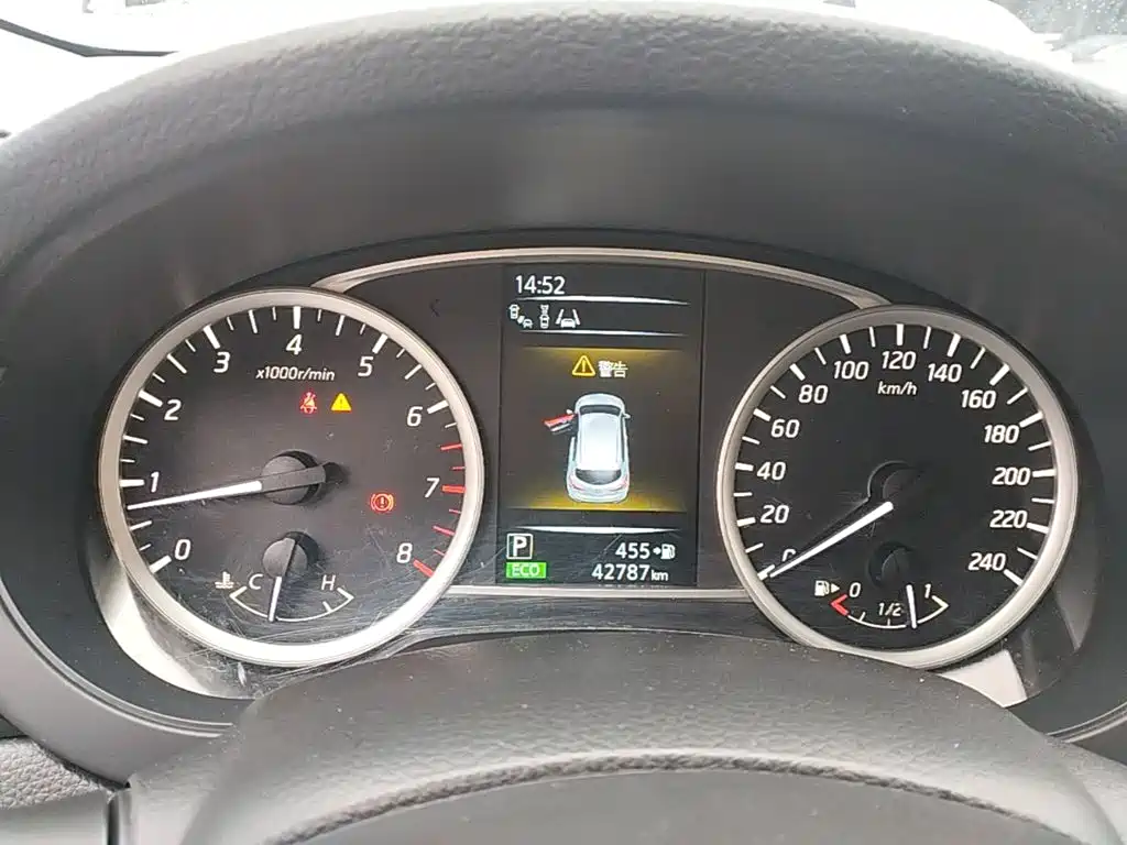 Nissan Tiida — миниатюра 12