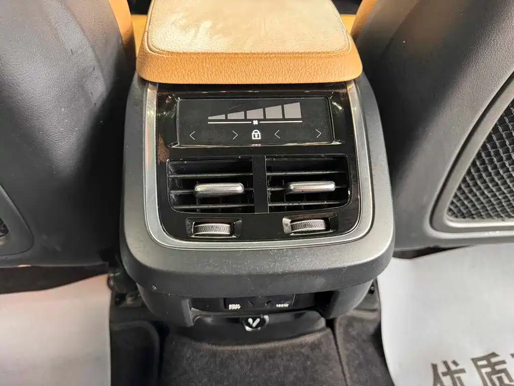 Volvo XC90 — миниатюра 15