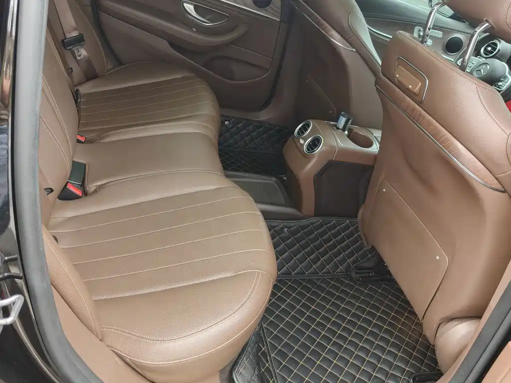 Mercedes-Benz E-Class — миниатюра 11