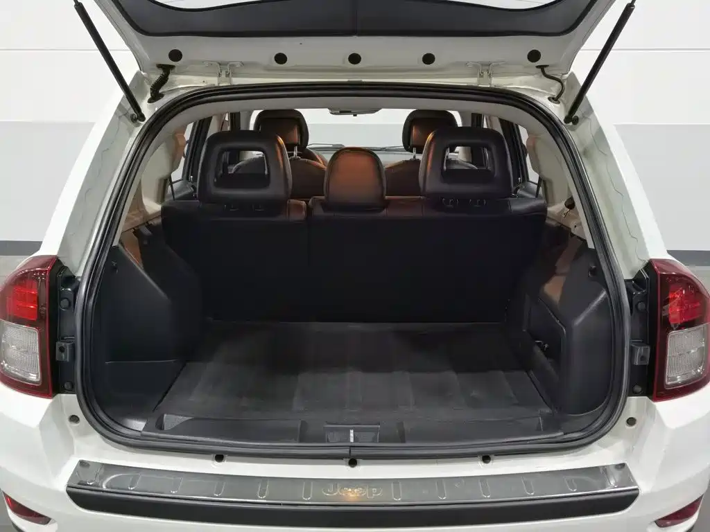 Jeep Compass (Import) — миниатюра 16