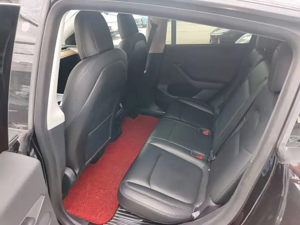 Tesla Model Y — миниатюра 17